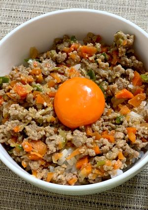 野菜も一緒に簡単肉味噌丼-レシピのメイン写真