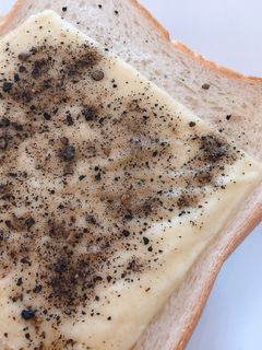 朝食に!ブラックペッパーチーズトースト-レシピのメイン写真