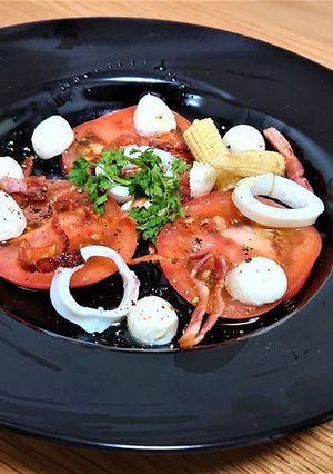 前菜が主役★カリカリベーコンとカプレーゼ-レシピのメイン写真