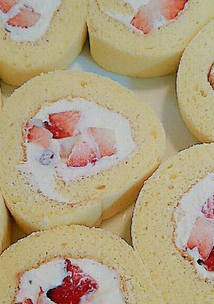 いちごのロールケーキ-レシピのメイン写真