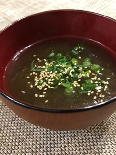 ☆お湯を注ぐだけ!とろろ昆布のすまし汁♪-レシピのメイン写真