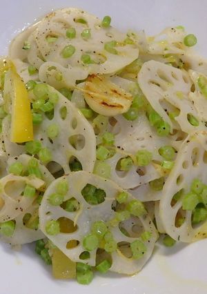 レンコンと菊菜の茎と塩レモンのサッと炒め-レシピのメイン写真