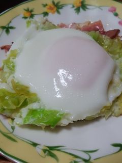 簡単!キャベツとベーコンの目玉焼き-レシピのメイン写真