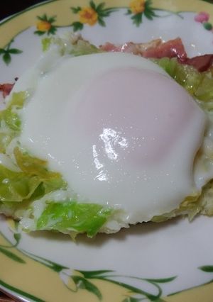 簡単！キャベツとベーコンの目玉焼き-レシピのメイン写真