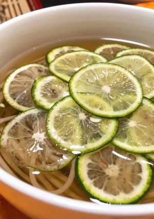 スライスすだちが清涼感を誘う☆すだちそば-レシピのメイン写真