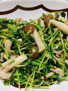 豆苗としめじのニンニクうまうま炒め♪-レシピのメイン写真