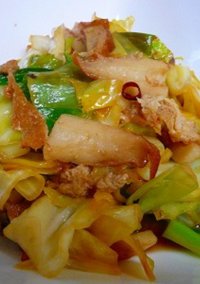 春ｷｬﾍﾞﾂと油揚げと竹輪の炒め煮♪-レシピのメイン写真