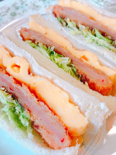 朝食に厚焼き玉子とハムカツのサンドイッチ-レシピのメイン写真