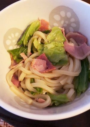4分でレンチン！キャベツとベーコンうどん-レシピのメイン写真