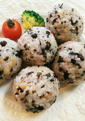 天かす わかめふりかけのおむすび-レシピのメイン写真