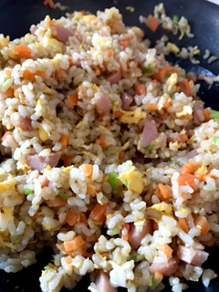 美味しく食べやすい玄米で彩りチャーハン-レシピのメイン写真