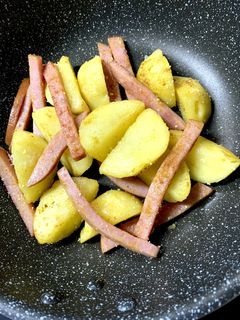 じゃがいもとハムステーキのカレー炒め-レシピのメイン写真