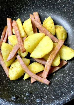 じゃがいもとハムステーキのカレー炒め-レシピのメイン写真