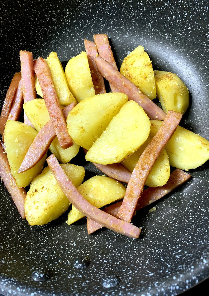 じゃがいもとハムステーキのカレー炒め-レシピのメイン写真