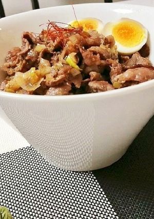 ピリ辛万能ダレで、簡単牛肉炒め丼-レシピのメイン写真