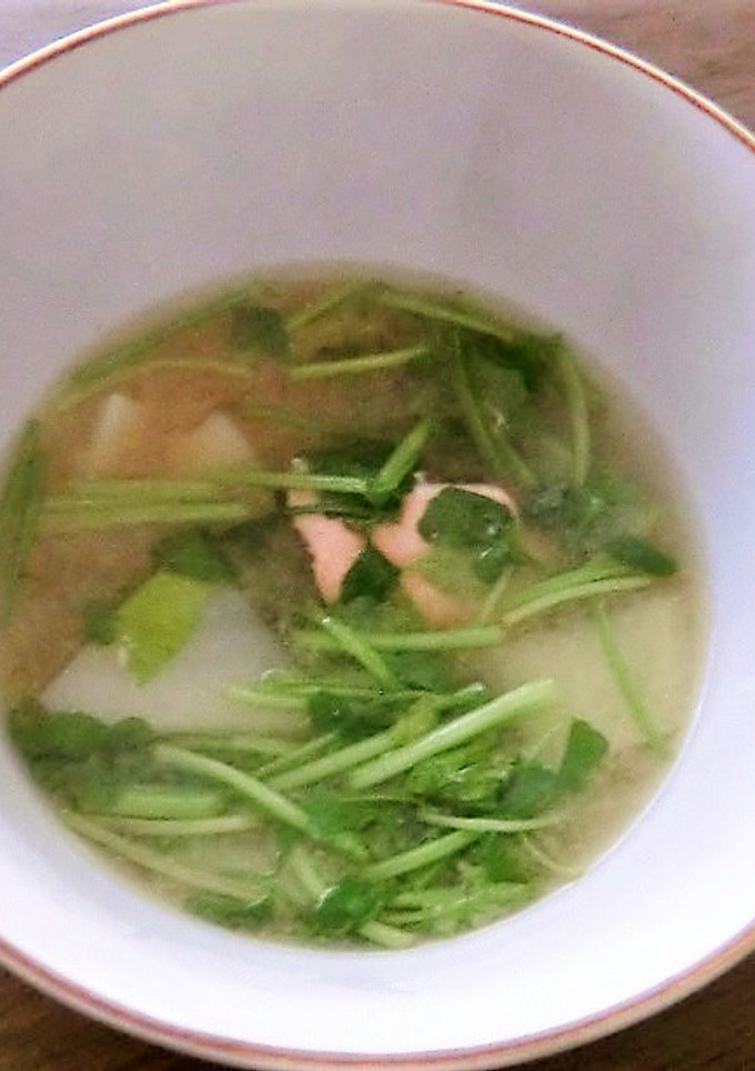 大根とセリの味噌汁に、鮭を追加して～-レシピのメイン写真