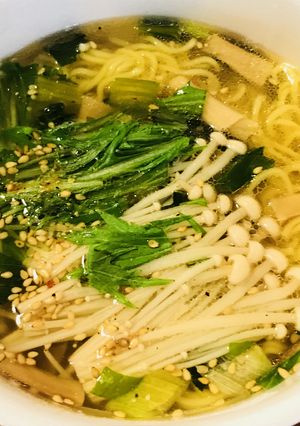 カップ麺●エノキと水菜のトッピング-レシピのメイン写真