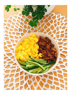簡単！きゅうりの三色丼♪鶏そぼろ-レシピのメイン写真