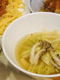 キャベツとしめじのコンソメスープ-レシピのメイン写真