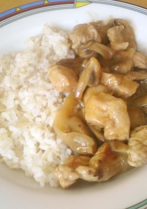 南ドイツのクリーミなきのこと鶏肉煮込み-レシピのメイン写真