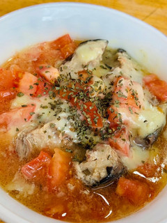 サバ缶とトマトのチーズ乗せ-レシピのメイン写真