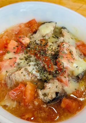 サバ缶とトマトのチーズ乗せ-レシピのメイン写真