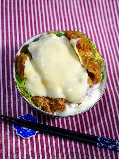 レンジで簡単!メンチカツのチーズ丼-レシピのメイン写真