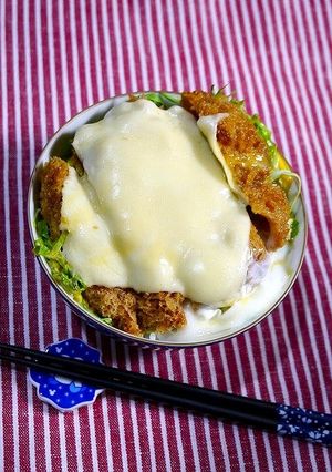 レンジで簡単！メンチカツのチーズ丼-レシピのメイン写真