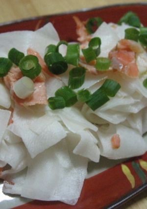 大根と紅鮭のシャキシャキサラダ-レシピのメイン写真