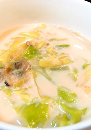 石狩鍋風♪魚介とキャベツの豆乳スープ-レシピのメイン写真