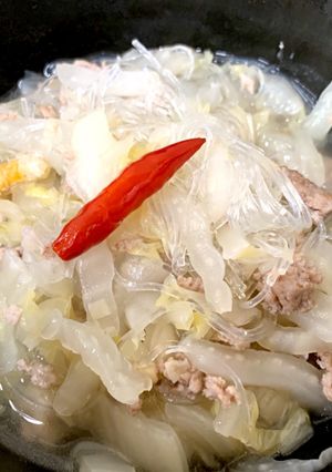春雨の煮込み（酸菜粉絲:白菜漬・豚肉）-レシピのメイン写真