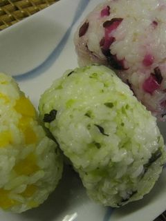 お弁当行き!カラフル3色漬物おにぎり♪-レシピのメイン写真