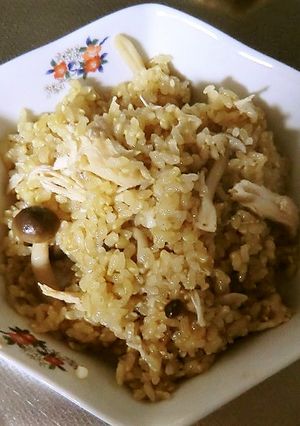 サラダチキンで、簡単発芽玄米炊き込みご飯-レシピのメイン写真