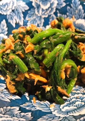 鯖味噌煮缶とほうれん草の和え物-レシピのメイン写真