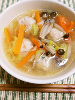 優しいお味♫夜食に嬉しい簡単鶏団子スープ-レシピのメイン写真