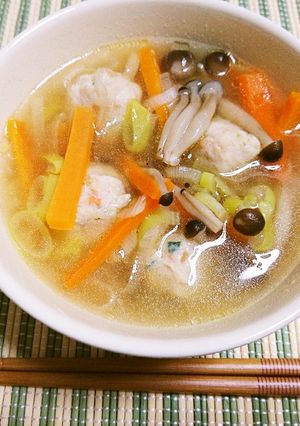 優しいお味♫夜食に嬉しい簡単鶏団子スープ-レシピのメイン写真