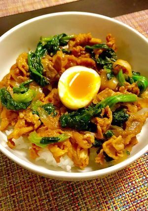 混ぜて焼くだけ！うま辛焼き豚丼-レシピのメイン写真