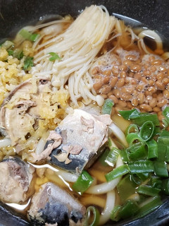 カンタン鯖缶・納豆・天かすの讃岐うどん-レシピのメイン写真