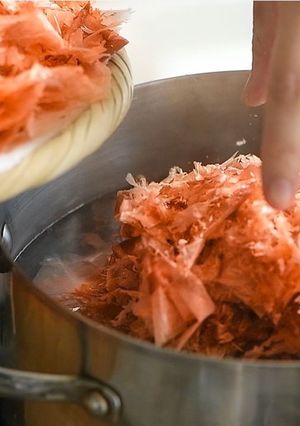 離乳食やハレの日にも！鰹と昆布の一番だし-レシピのメイン写真