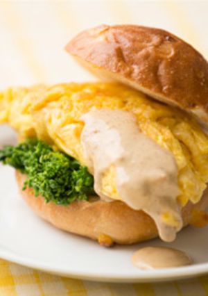 菜の花とコーンオムレツのサンドイッチ-レシピのメイン写真