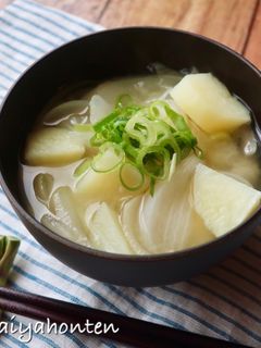 新玉ねぎと新じゃがの味噌汁-レシピのメイン写真