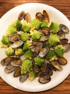 アサリとロマネスコの白ワイン蒸し-レシピのメイン写真