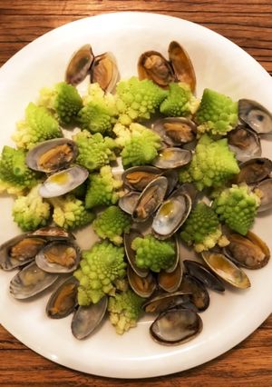 アサリとロマネスコの白ワイン蒸し-レシピのメイン写真