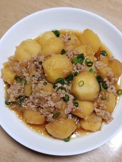 グルラボでじゃがいもと鶏もも挽き肉の煮物-レシピのメイン写真
