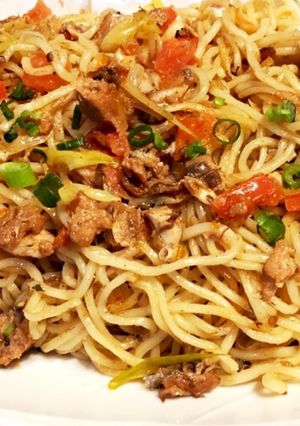 超簡単！サバ味噌煮缶で作る焼きそば-レシピのメイン写真