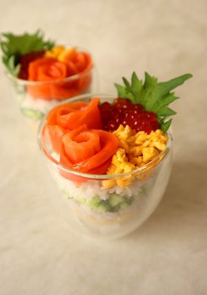 サーモンといくらの彩りカップ寿司-レシピのメイン写真