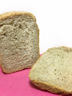 HBでエゴマ入りの全粒粉パン-レシピのメイン写真