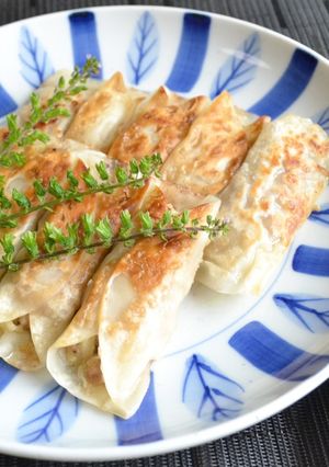 春キャベツ入りの巻くだけ餃子♪-レシピのメイン写真