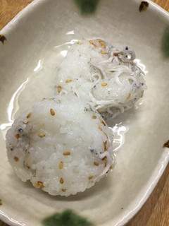 じゃことごまのおにぎり-レシピのメイン写真