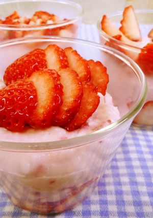 いちごのヨーグルトレアチーズケーキ-レシピのメイン写真